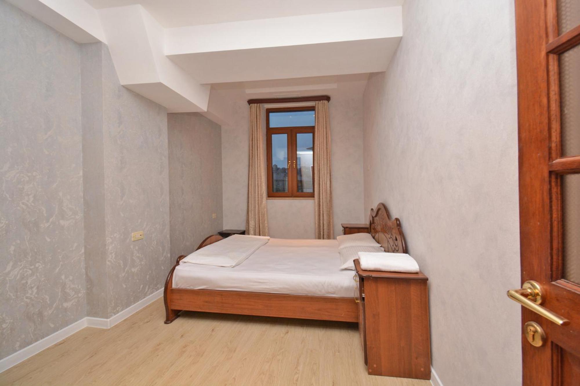 Apartment In Abovyan Street, 예레반 외부 사진