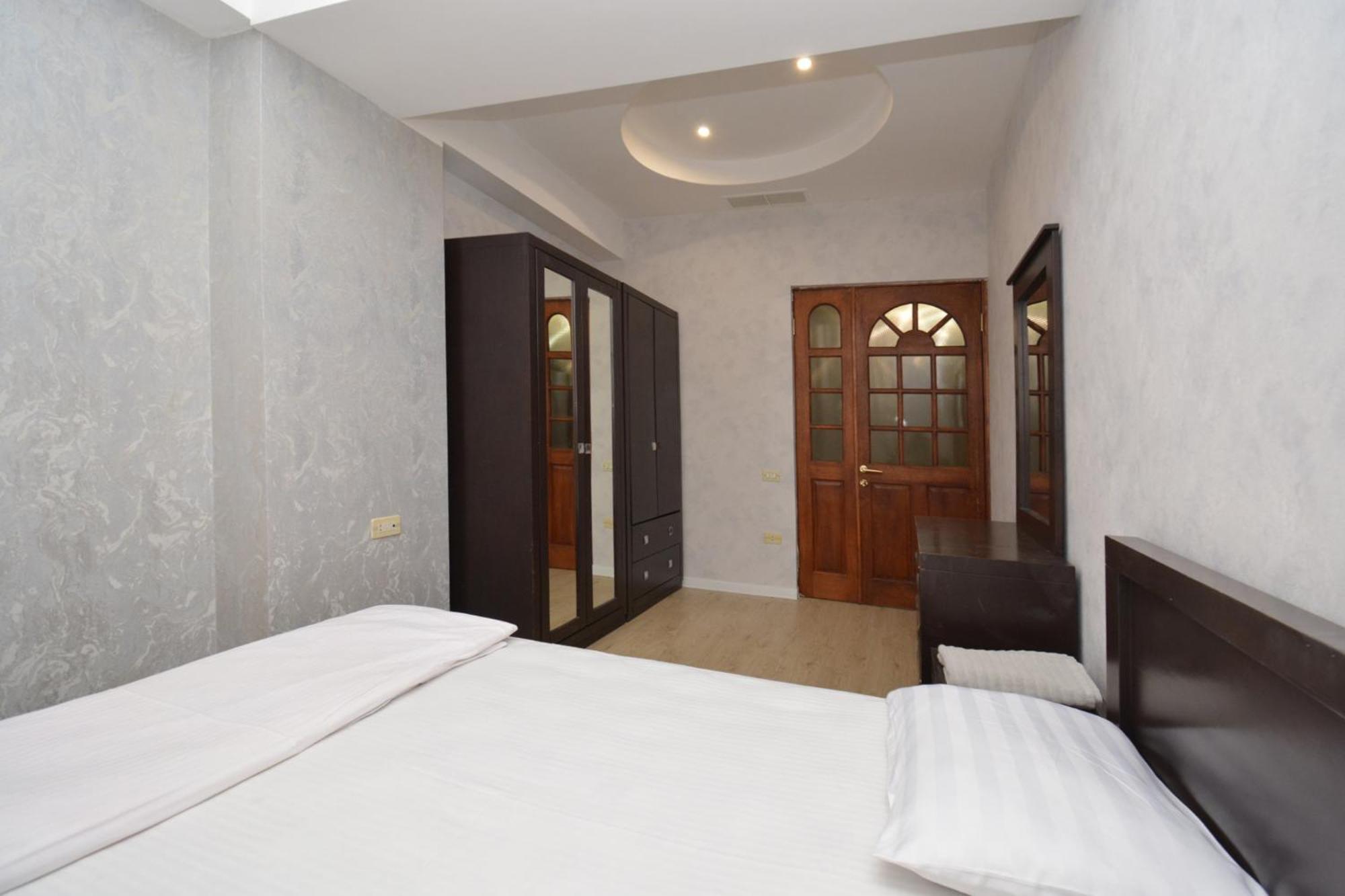 Apartment In Abovyan Street, 예레반 외부 사진